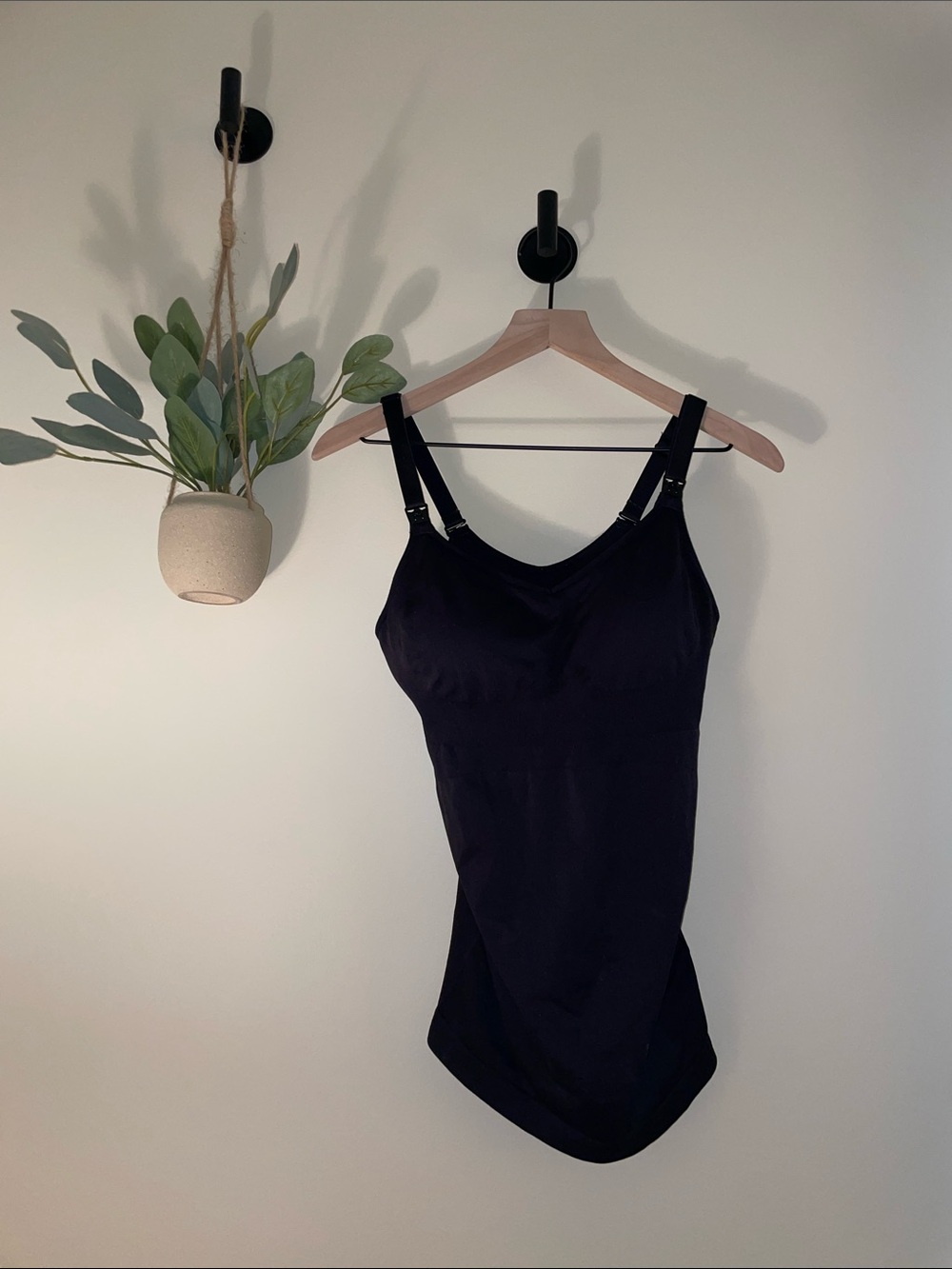 Momcozy hands free pumpkin tank top